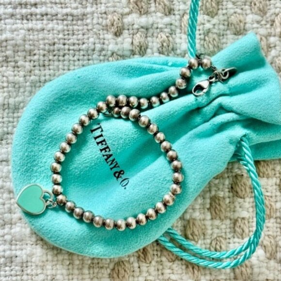 Sophisticated Tiffany Silver Beaded Bracelet with Blue Heart - Picture 1 of 4